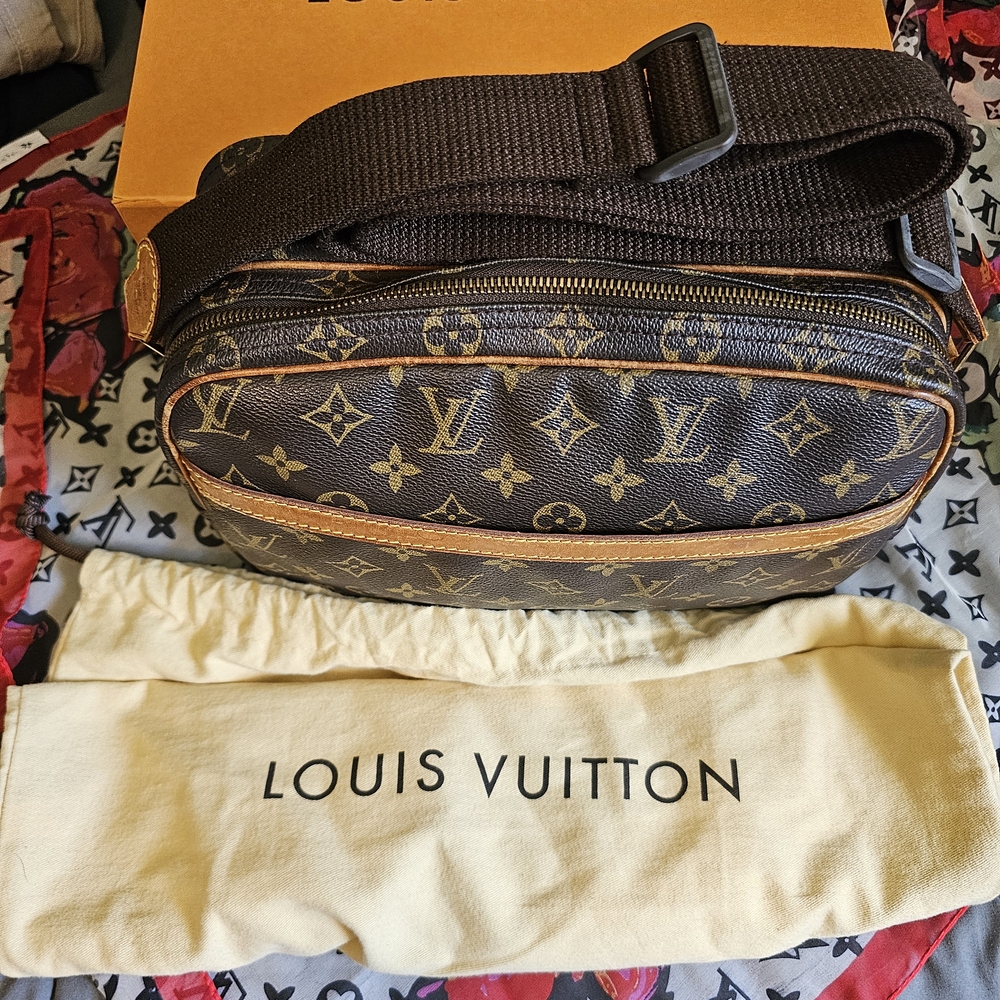 LV w/COA Monogram Reporter Bag in EUC - Picture 3 of 15